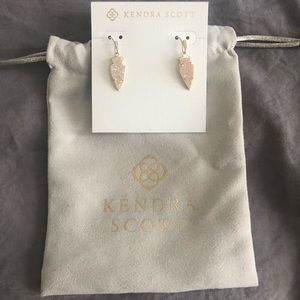 Kendra Scott Small Arrow Earrings! Used like New!